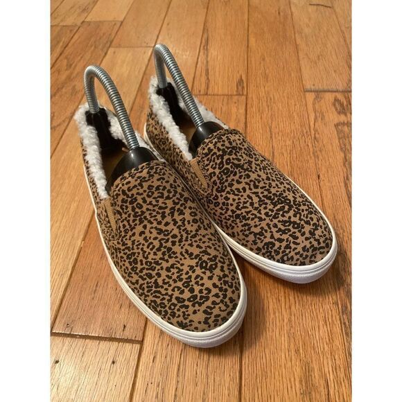 Old Navy, women's fur lined animal leopard slip on flats size 6 - Picture 1 of 6